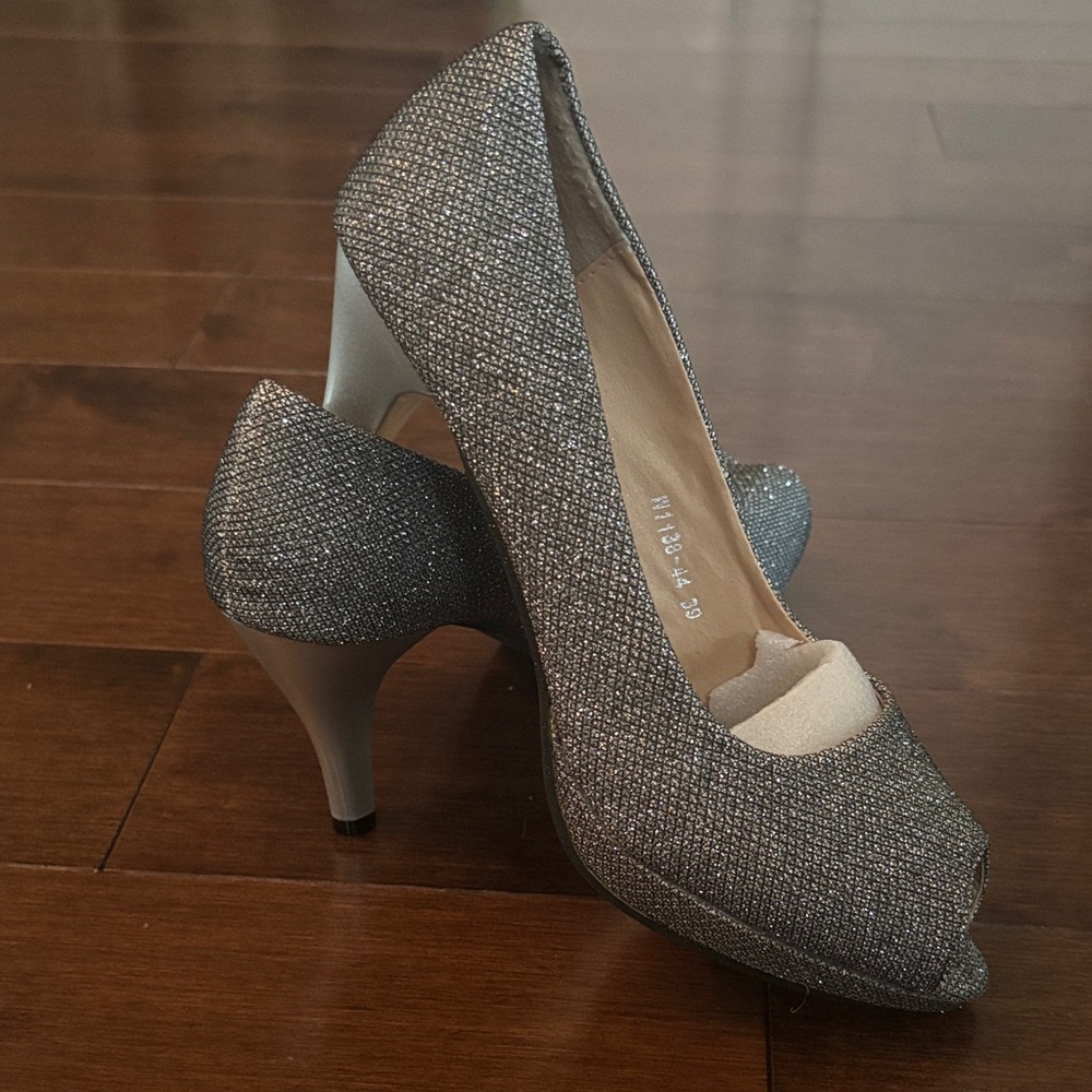 🆕 Chic Silver Peep-Toe Heels